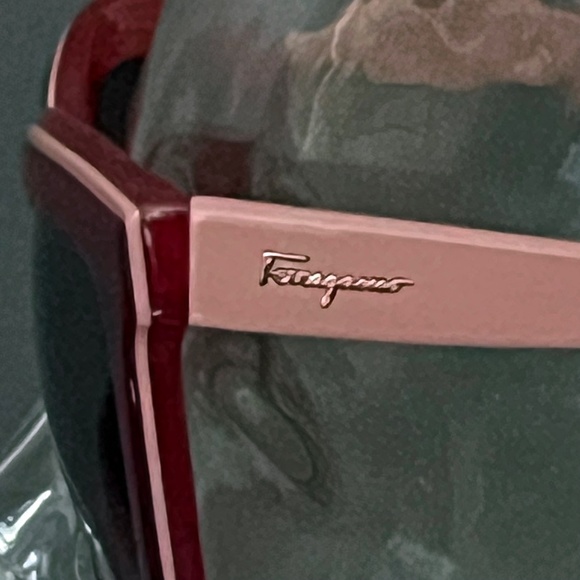 Salvatore Ferragamo Sunglasses - Picture 4 of 10